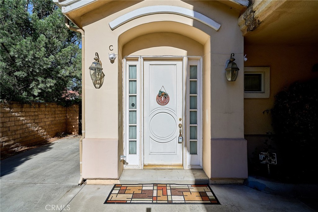 1018 La Cadena Property Photo 3