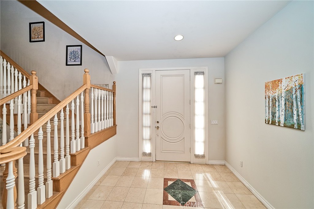 1018 La Cadena Property Photo 4