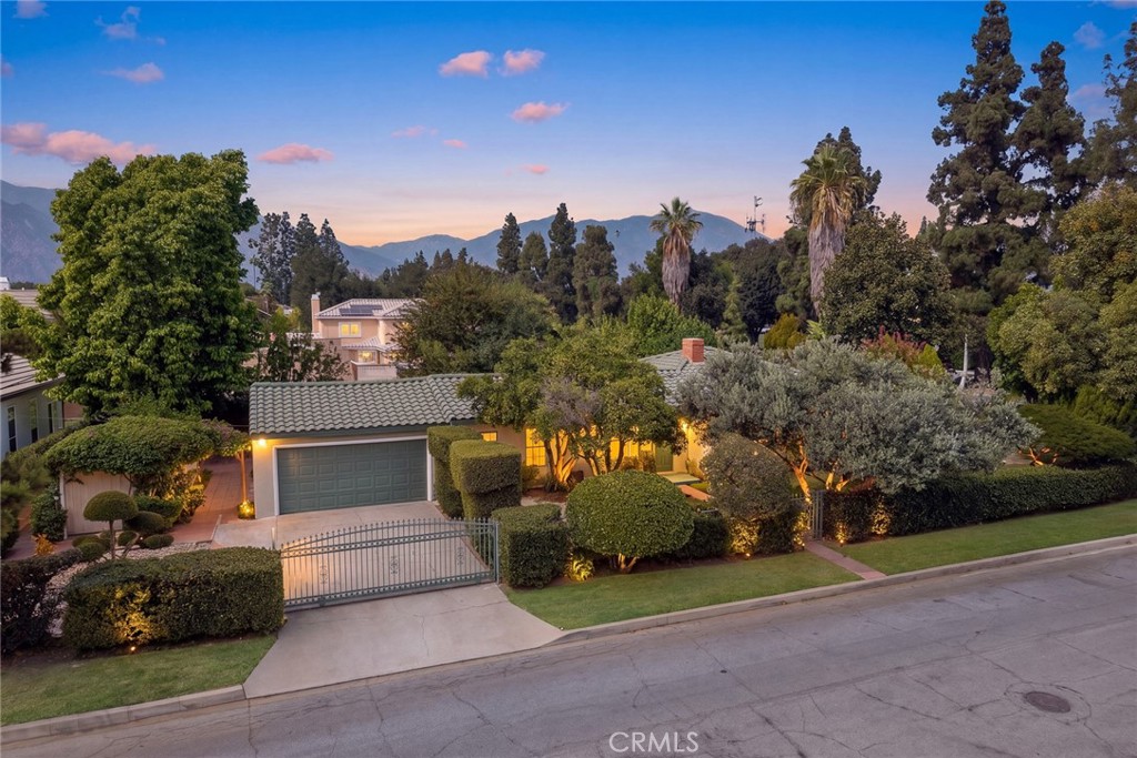 1425 S Santa Anita Property Photo 3