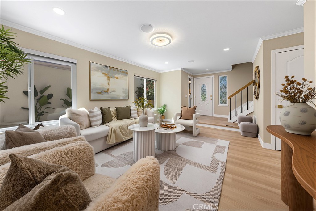 2416 Flora Street Property Photo 6