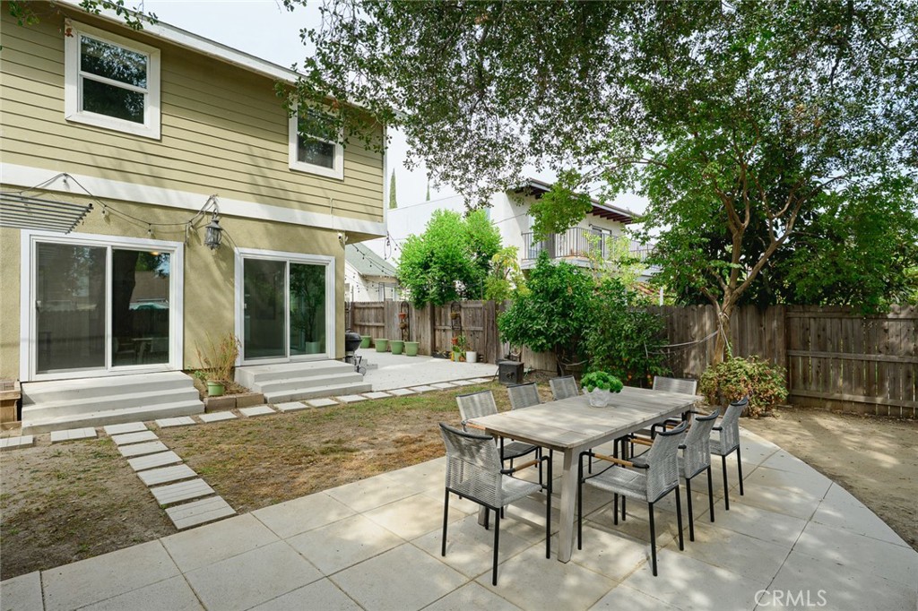 218 E Haven Property Photo 3