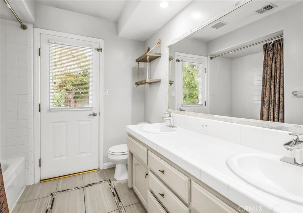 10918 Rosslyn Lane Property Photo 13
