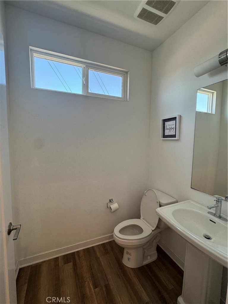 1654 Pomona Property Photo 18