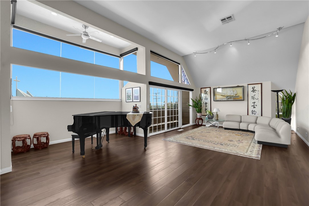 1020 De La Fuente Street Property Photo 8
