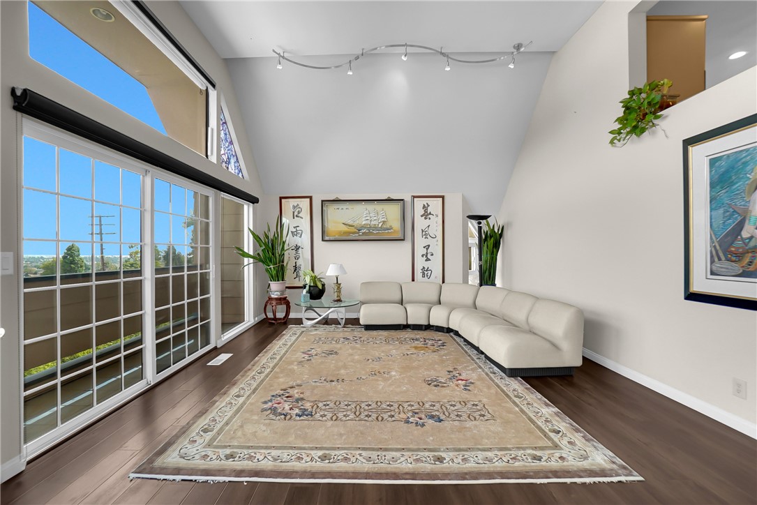 1020 De La Fuente Street Property Photo 10
