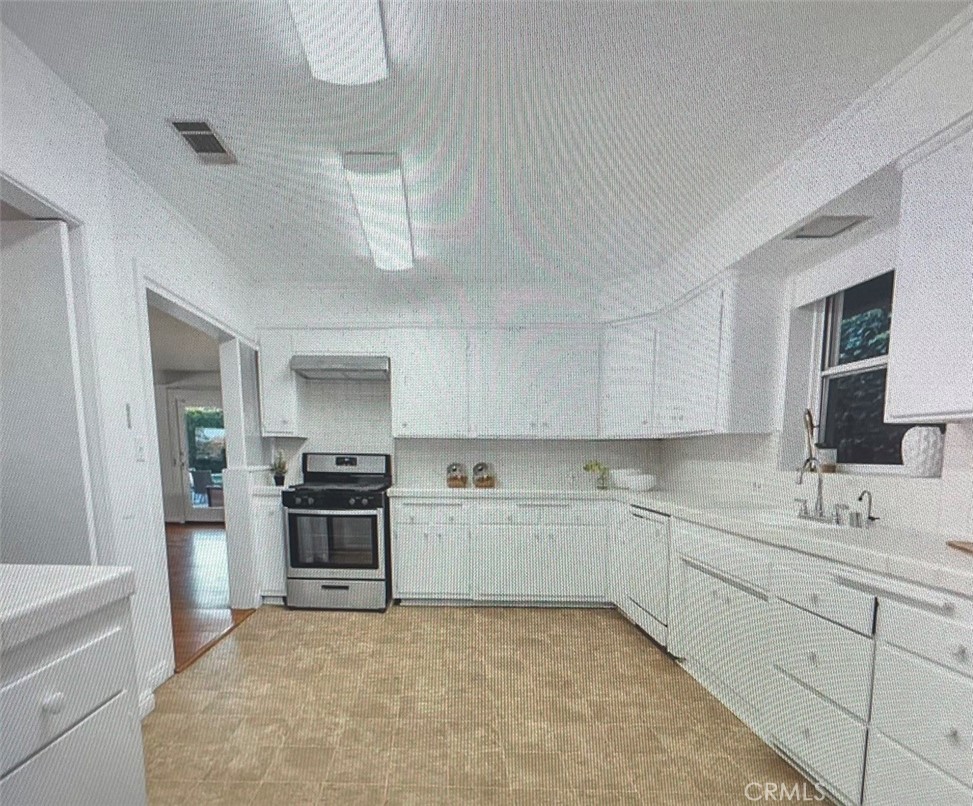 1385 Belhaven Property Photo 4