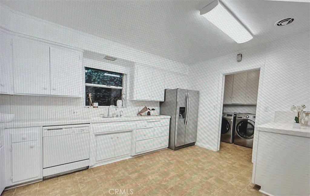 1385 Belhaven Property Photo 5