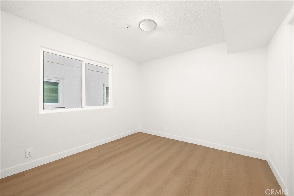 216 S Marengo G Property Photo 13