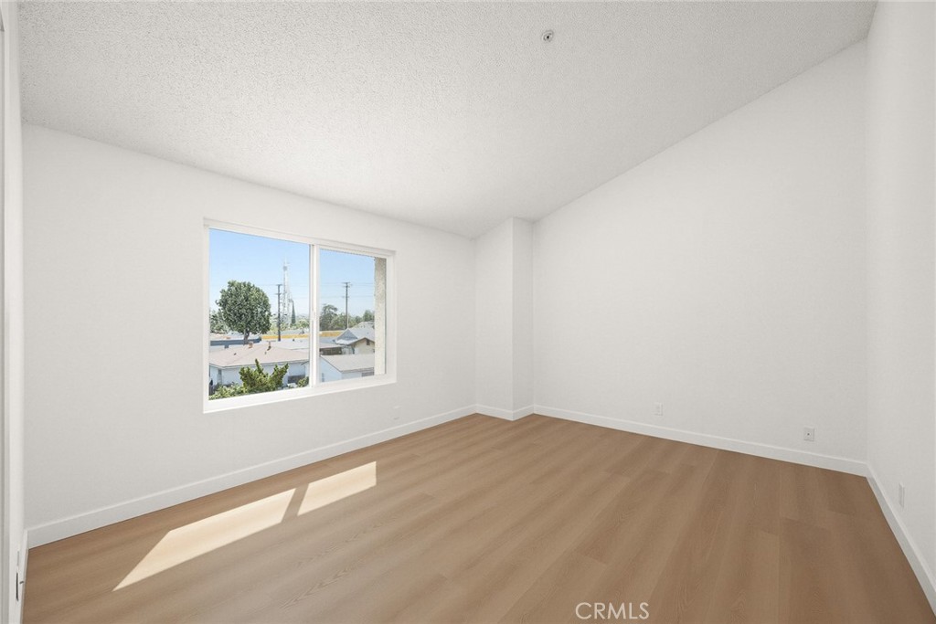216 S Marengo G Property Photo 22