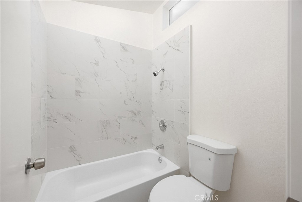 216 S Marengo G Property Photo 25