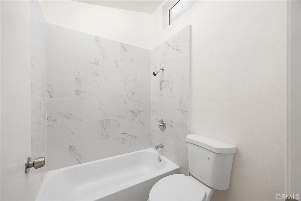 216 S Marengo G Property Photo 25