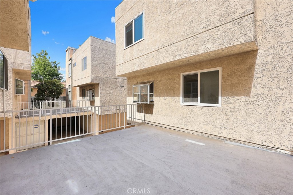 216 S Marengo G Property Photo 29