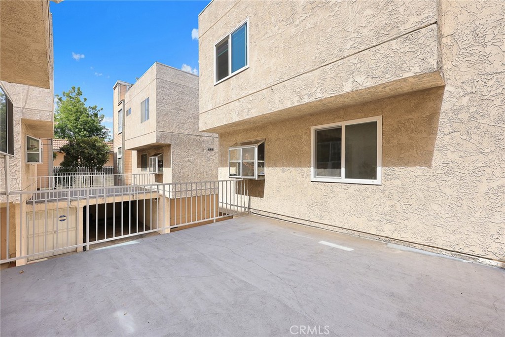 216 S Marengo G Property Photo 29