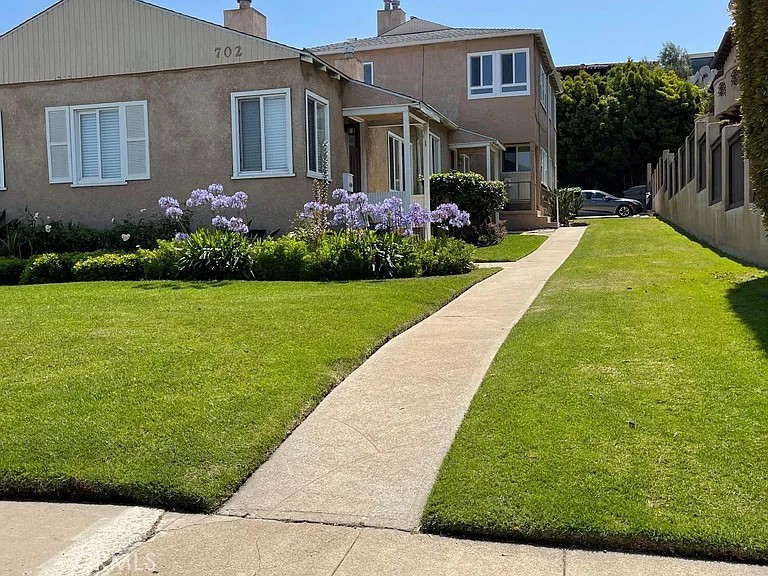 702 S Pacific Coast Highway B Property Photo 2