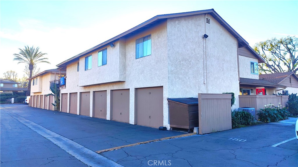 1425 Forest Glen Property Photo 4