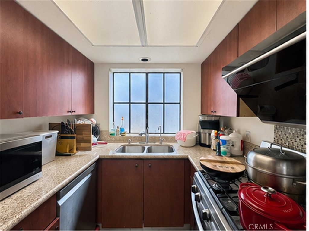 414 S Santa Anita 7 Property Photo 5