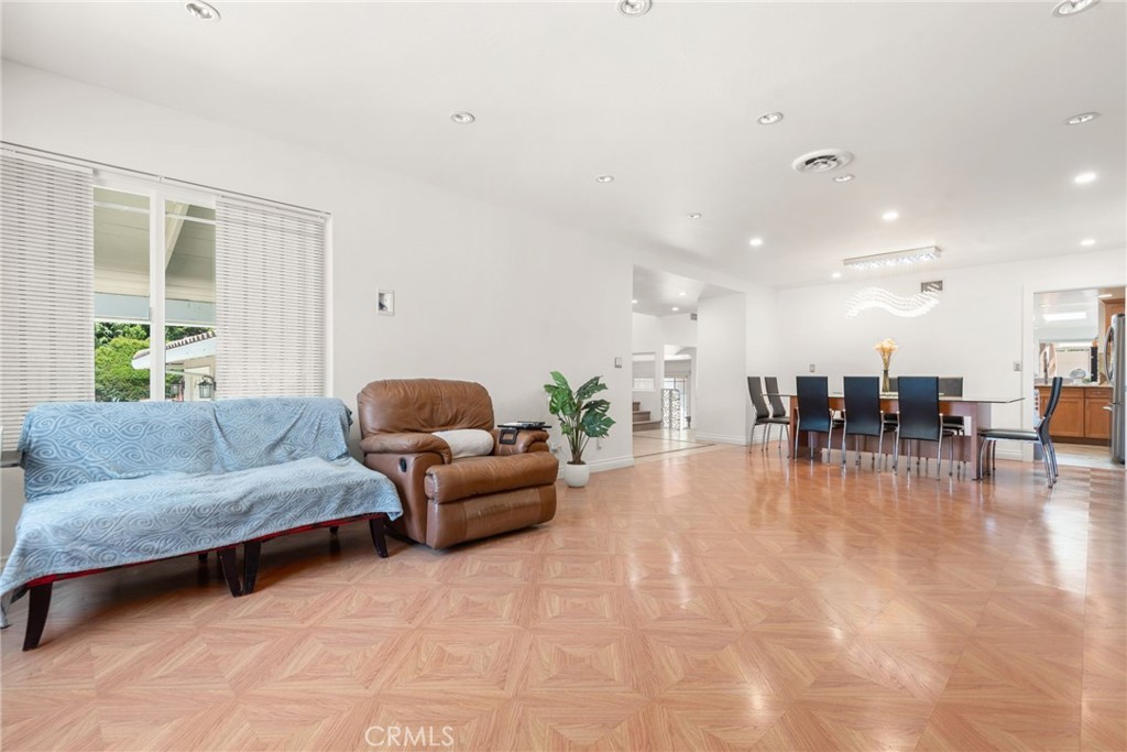 1740 Deerhaven Property Photo 8