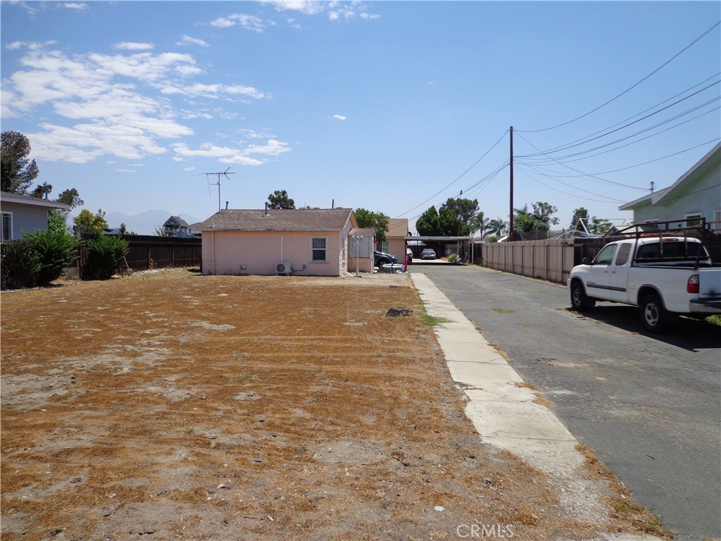 4562 Phelan Property Photo 2