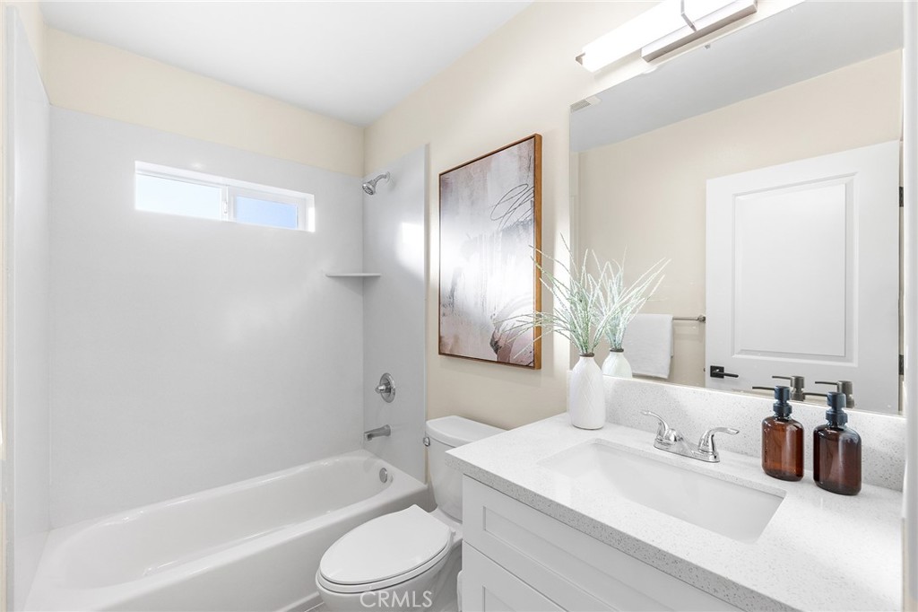 638 W Grand Avenue Property Photo 22