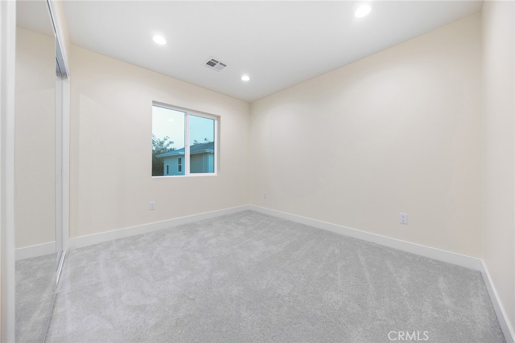 638 W Grand Avenue Property Photo 39