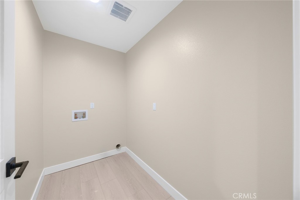 638 W Grand Avenue Property Photo 41