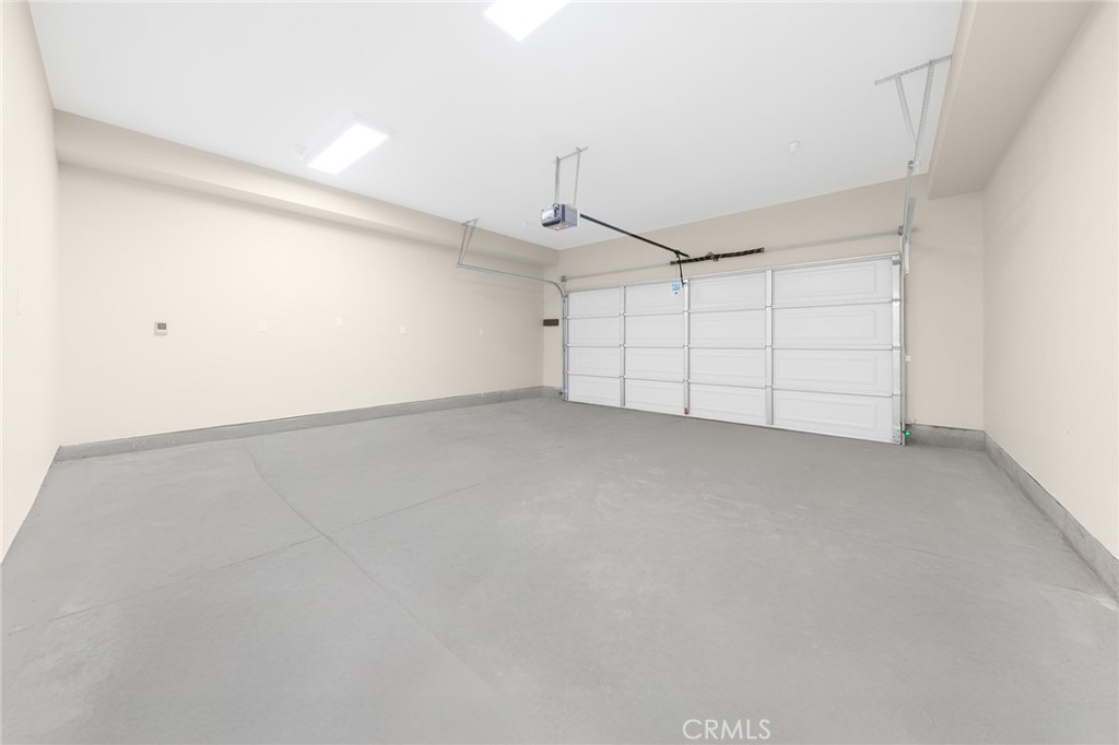 638 W Grand Avenue Property Photo 42