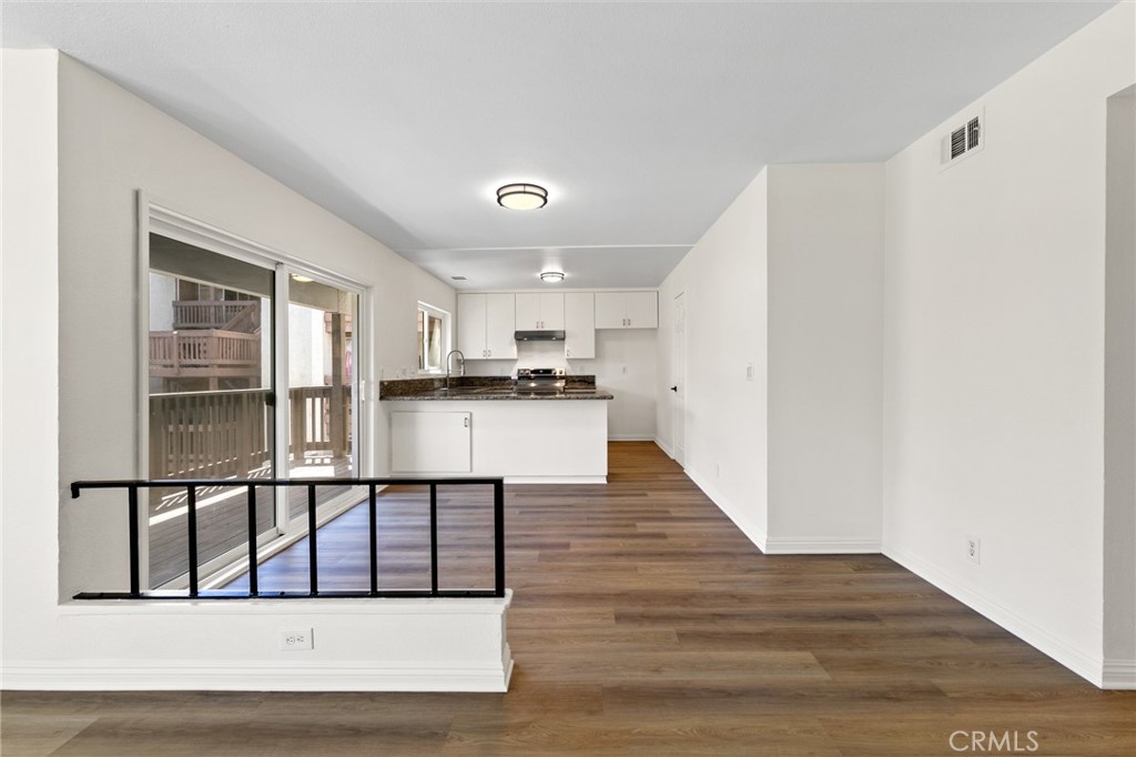 1104 S Citron Property Photo 3