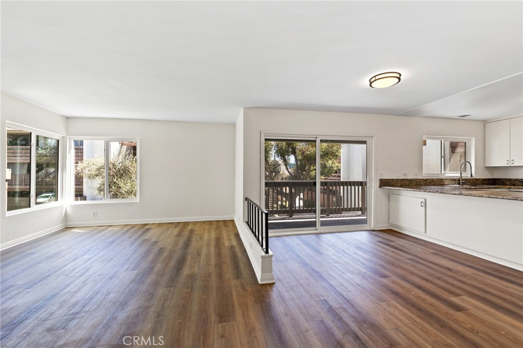 1104 S Citron Property Photo 4