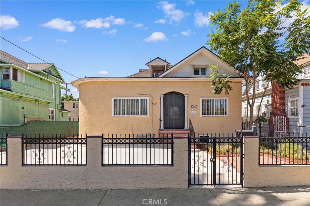1147 S Westlake Avenue Property Photo 1