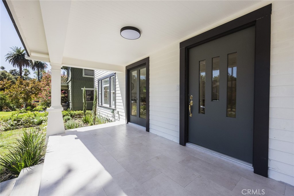 525 E Jackson Street Property Photo 6