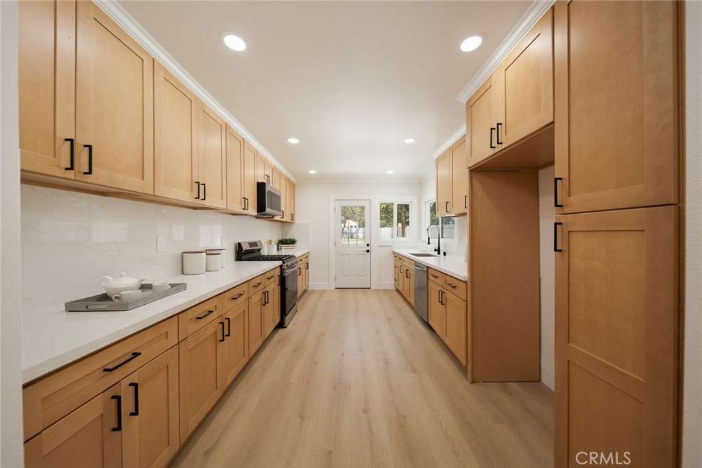 525 E Jackson Street Property Photo 19