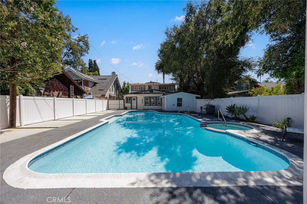 525 E Jackson Street Property Photo 43