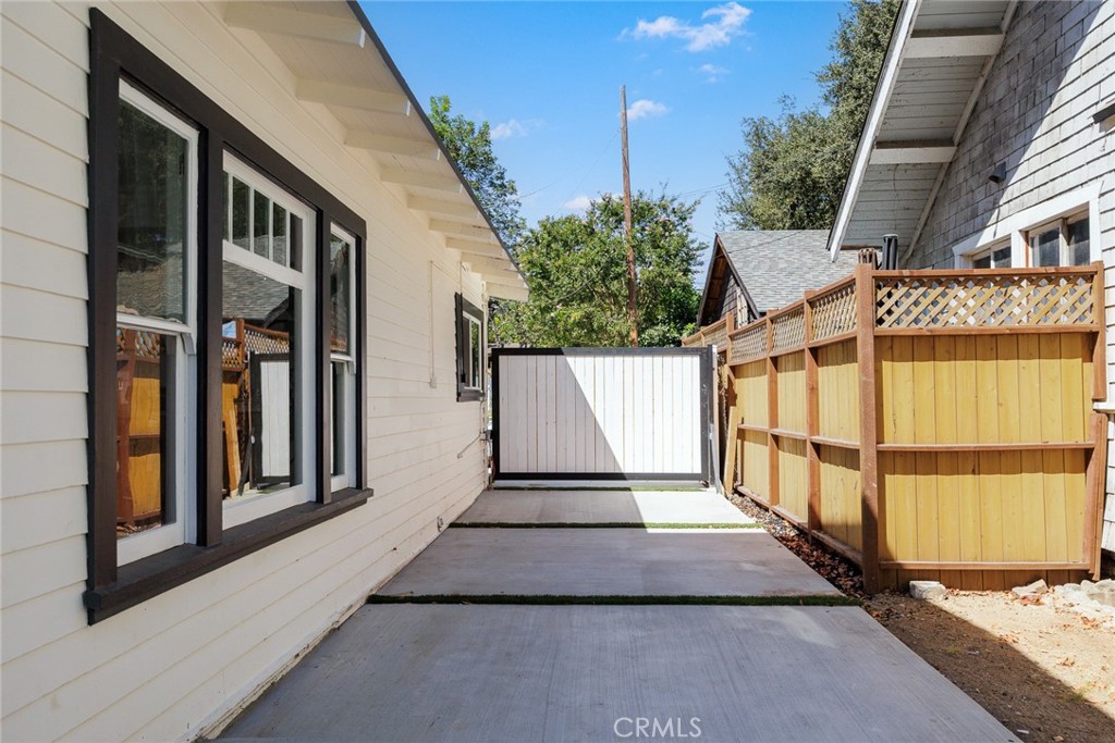 525 E Jackson Street Property Photo 50
