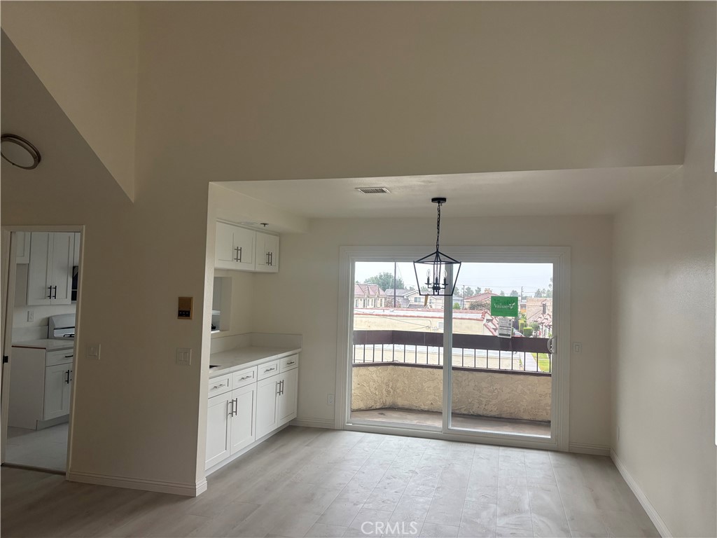 1022 S Marengo Property Photo 4
