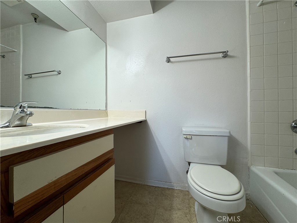 987 E Del Mar Boulevard 12 Property Photo 8