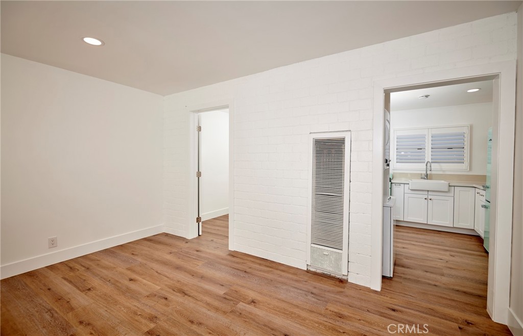 728 Euclid C Property Photo 2