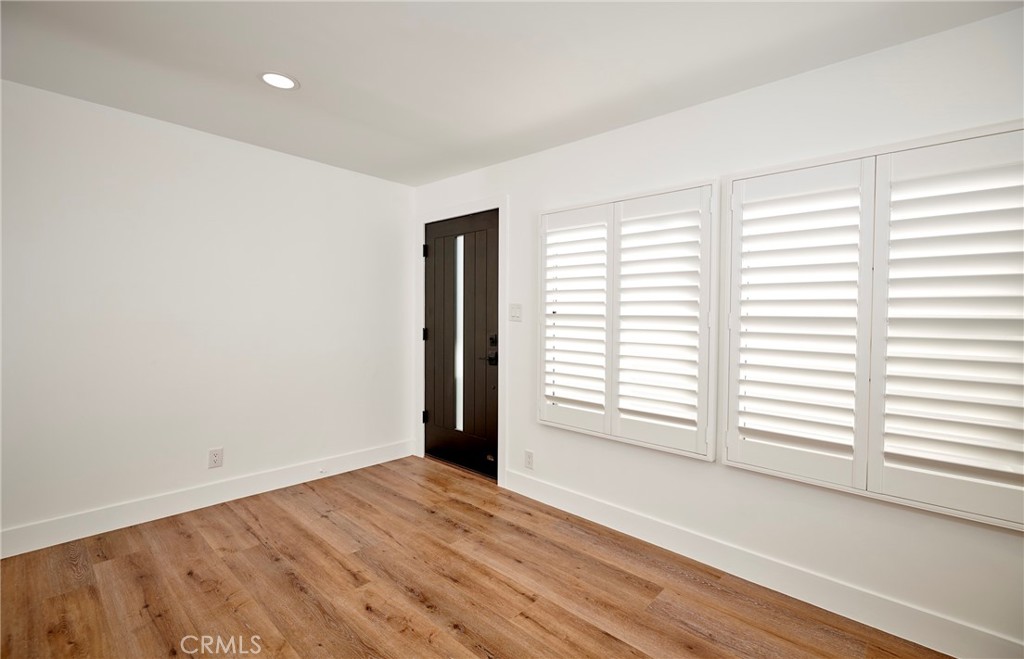 728 Euclid C Property Photo 3