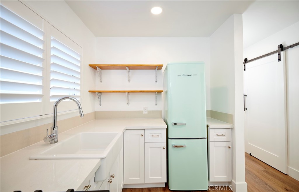 728 Euclid C Property Photo 10