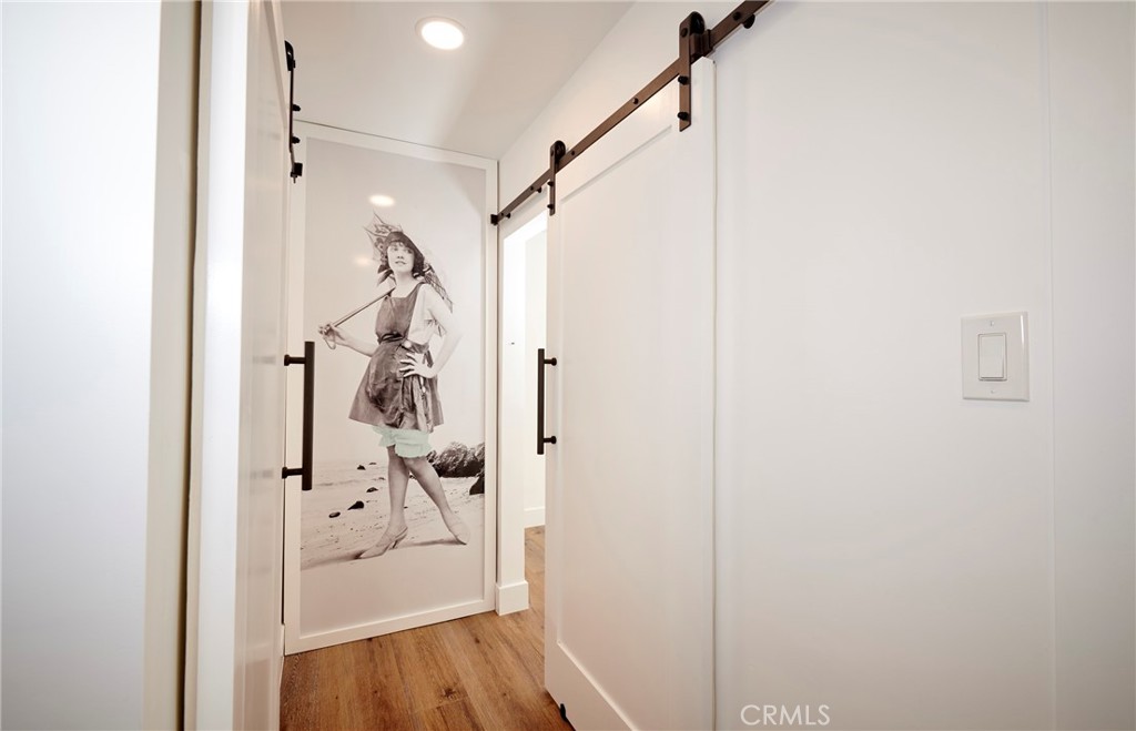728 Euclid C Property Photo 11