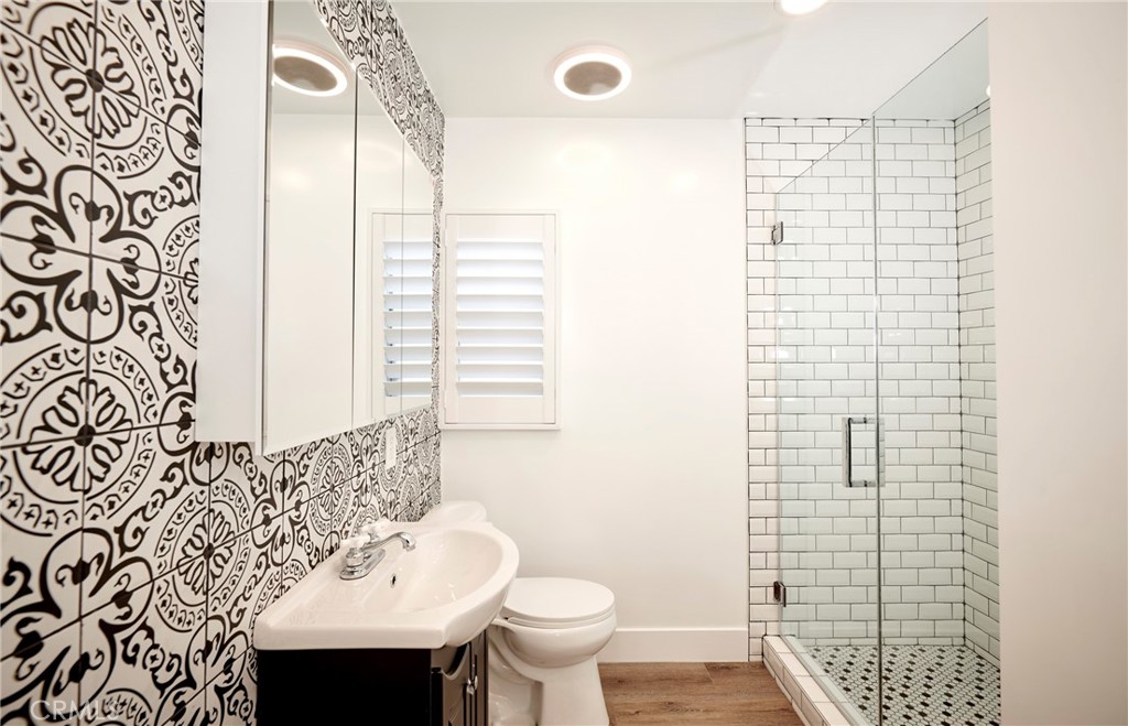 728 Euclid C Property Photo 12