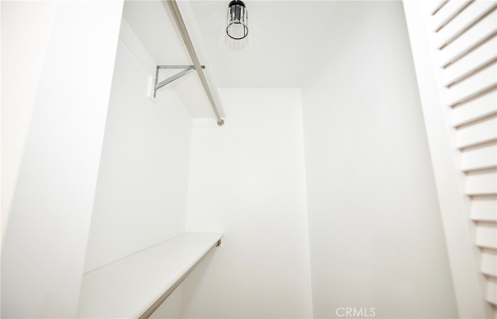 728 Euclid C Property Photo 17