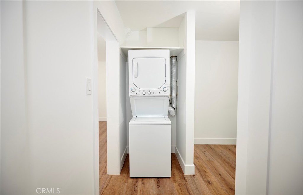 728 Euclid C Property Photo 18