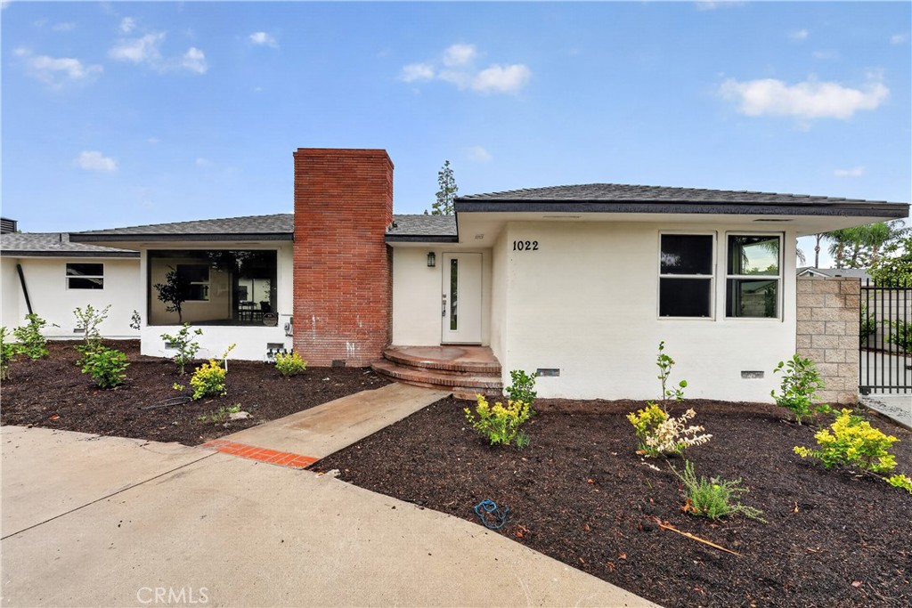 1022 W Francis Property Photo 7