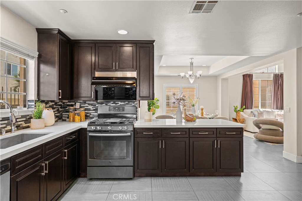 528 E Newmark Property Photo 2