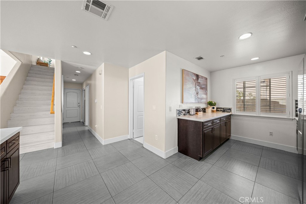 528 E Newmark Property Photo 7