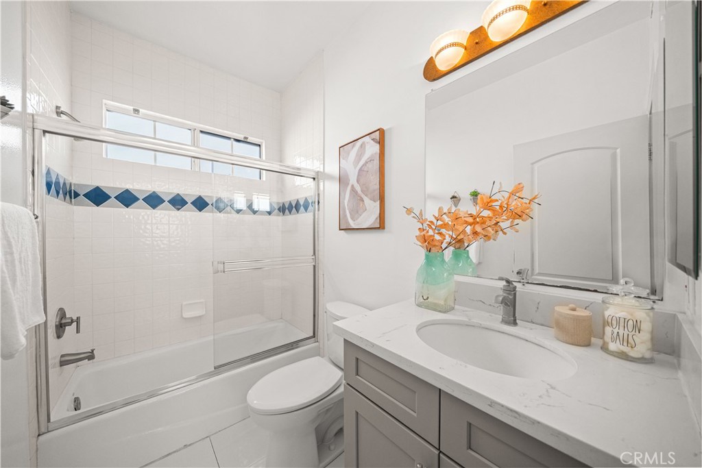 528 E Newmark Property Photo 10