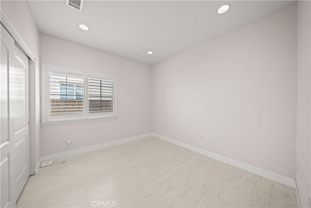 528 E Newmark Property Photo 18