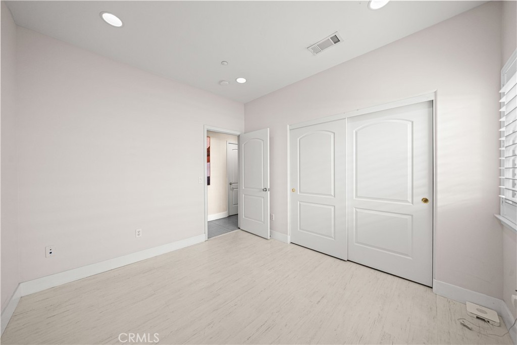 528 E Newmark Property Photo 19