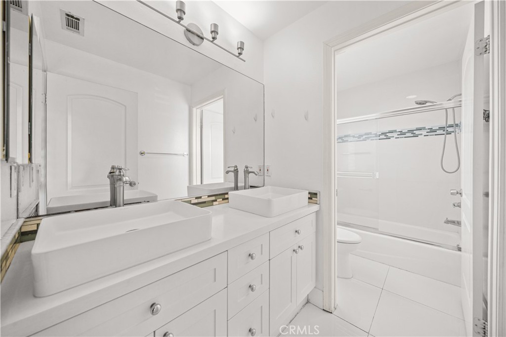 528 E Newmark Property Photo 24