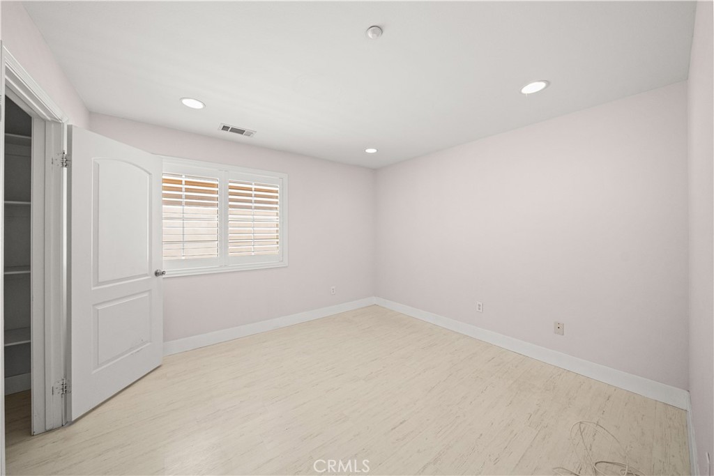 528 E Newmark Property Photo 26